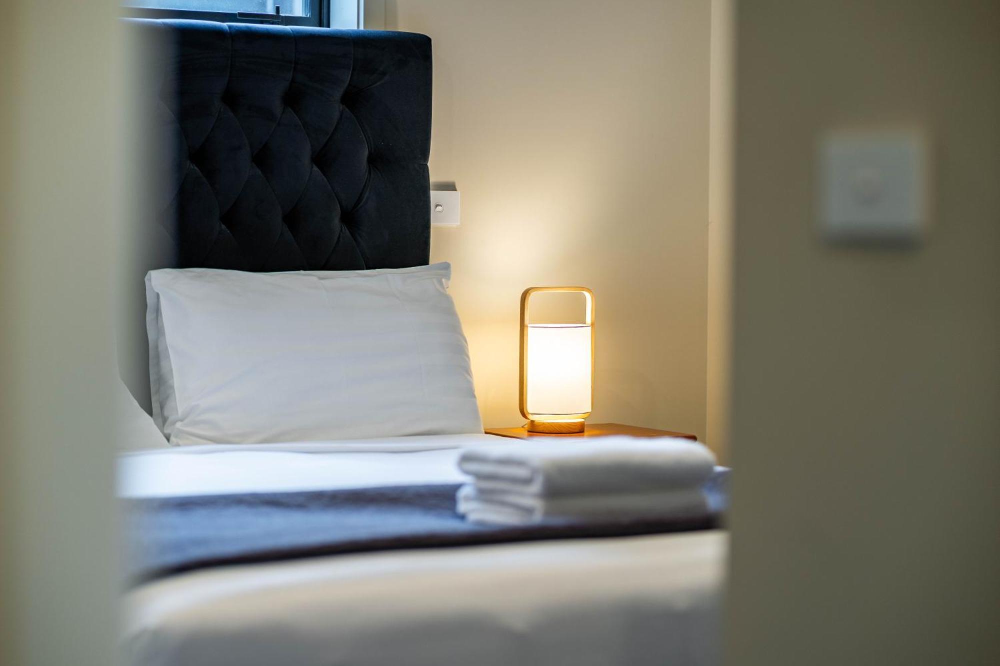 Outlet Sanctuary Villa Wanaka Bagian luar foto